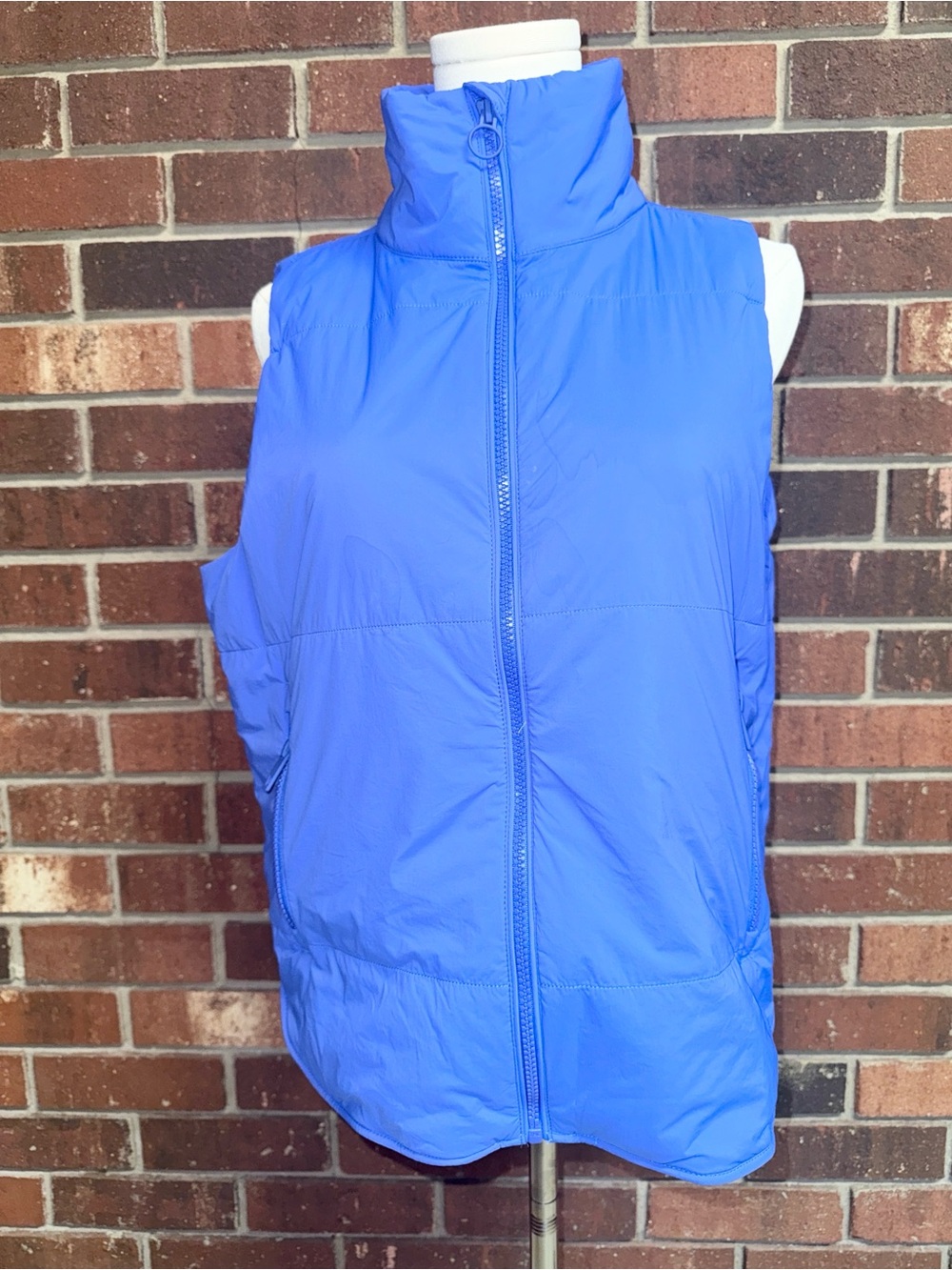 Vuori Bright Iris Canyon Insulated Vest Size Medium - Picture 4 of 12